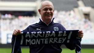 Javier Aguirre posando como DT de Monterrey