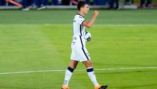 Juan Dinenno festeja un gol con Pumas 