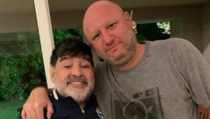 Video: Maradona fue captado bebiendo y fumando previo operación en la cabeza