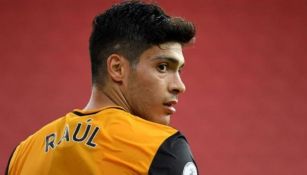 Raúl Jiménez en partido con Wolves