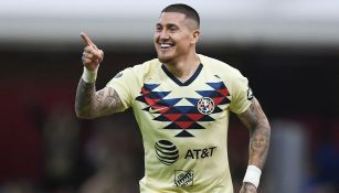 Nico Castillo durante un partido con América