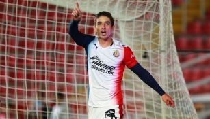 Isaac Brizuela en partido con las Chivas 