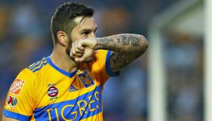 André-Pierre Gignac celebrando una de sus anotaciones ante Toluca