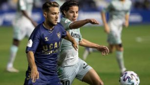 Diego Lainez disputa un balón en el partido de la Copa del Rey