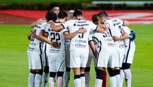 Jugadores de Pumas antes de un partido