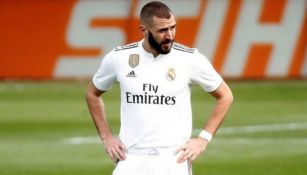 Karim Benzema durante un duelo con el Real Madrid 