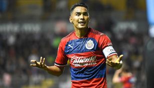 Gallito Vázquez durante un partido con Chivas