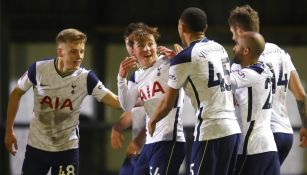 Jugadores del Tottenham celebran un gol