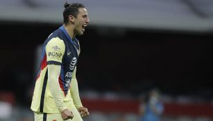 Jorge Sánchez festeja un gol con América