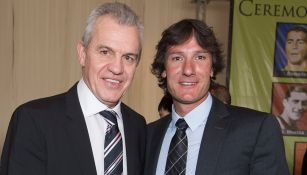 Javier Aguirre y Gabriel Caballero durante una reunión 