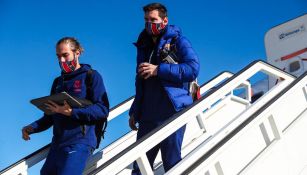 Lionel Messi llegando a Sevilla con el resto del equipo 