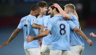 Jugadores del City festejan una anotación ante el Crystal Palace