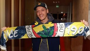 Mesut Özil con los colores de su nuevo equipo 