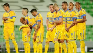 Jugadores de Tigres, previo a un partido