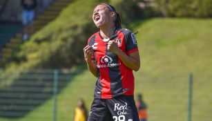 Ana García festeja uno de sus goles con Atlas 