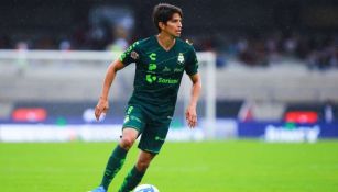 Carlos Orrantia en acción con Santos Laguna