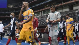 Guido Pizarro y Nahuel Guzmán previo a un partido