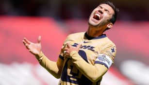 Vigón se lamenta en un juego de Pumas