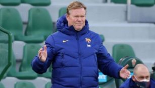 Ronald Koeman jugando con Barcelona