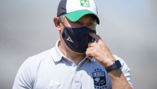 Ignacio Ambriz, Director Técnico del León, en el estadio de Ciudad Universitaria