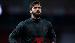 Alisson Becker previo a un partido con Liverpool