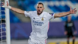 Karim Benzema festeja una anotación con el Real Madrid 