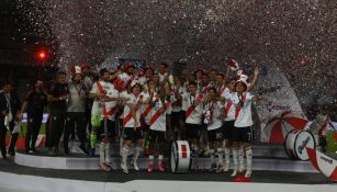 River Plate celebrando segundo campeonato en la Supercopa Argentina