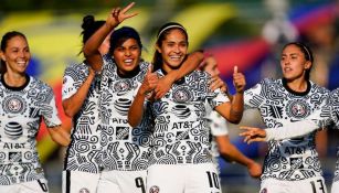 Jugadoras de América Femenil en festejo