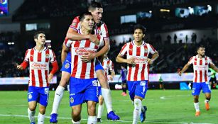 Chivas festeja anotación de Jesús Molina