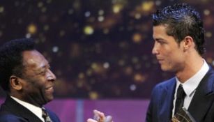 Pelé felicitando a Cristiano Ronaldo