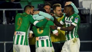 Jugadores del Betis celebran gol vs Levante