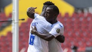 Jugadores de Honduras celebran gol vs Haití
