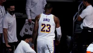 LeBron James en un partido de los Lakers