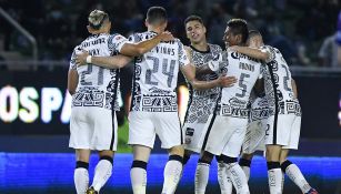 jugadores de América festejan gol ante Mazatlán 