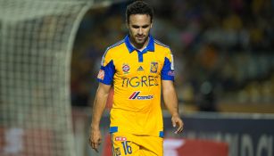 'Paleta' Esqueda sale de cambio en juego de Tigres 