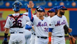 Los jugadores de los Mets festejan una jugada