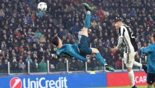 Cristiano Ronaldo anotando de chilena ante la Juventus