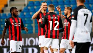 Zlatan y jugadores del Milan en festejo