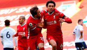 Trent Alexander Arnold en festejo con Liverpool