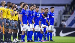 Jugadores de Cruz Azul durante un partido 