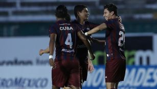 Jugadores de Atlante festejan una anotación