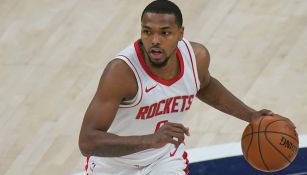 Sterling Brown durante un juego de Rockets