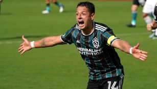 Chicharito Hernández en festejo de gol