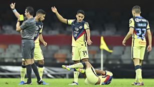 Jugadores de América tras la lesión de Chucho López 