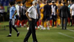 Ricardo Ferretti durante el Clásico Regio