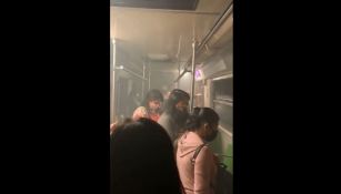 Usuarias del Metro durante la falla de la línea 8