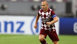 Andrés Iniesta durante un duelo con el Vissel Kobe 