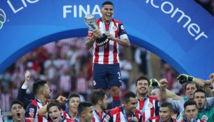 Carlos Salcido como campeón con Chivas