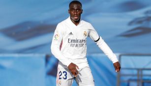 Ferland Mendy durante un duelo con el Real Madrid 