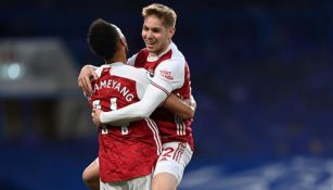 Pierre Emerick Aubameyang y Emile Smith Rowe en festejo